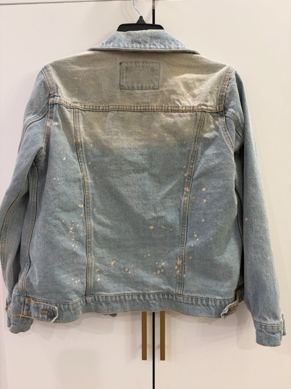 Ashley Vintage Charm Light Wash Distressed Denim Jacket Women's Medium, EUC - Picture 2 of 6